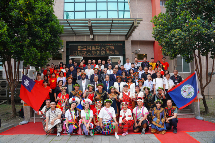 01貝里斯大使梅凱瑟及貝里斯大學參訪團蒞校 全校教職員生熱烈歡迎