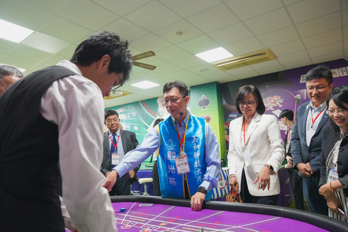 貝里斯大使梅凱瑟參訪美和科技大學觀光系及特色教室