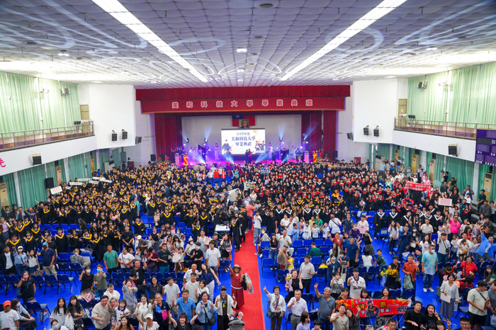 05 畢業典禮進修部場次大合照